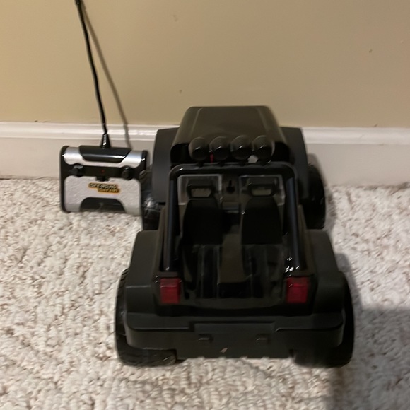 Battery operated off-road Safari car. Remote control included. - Picture 3 of 6